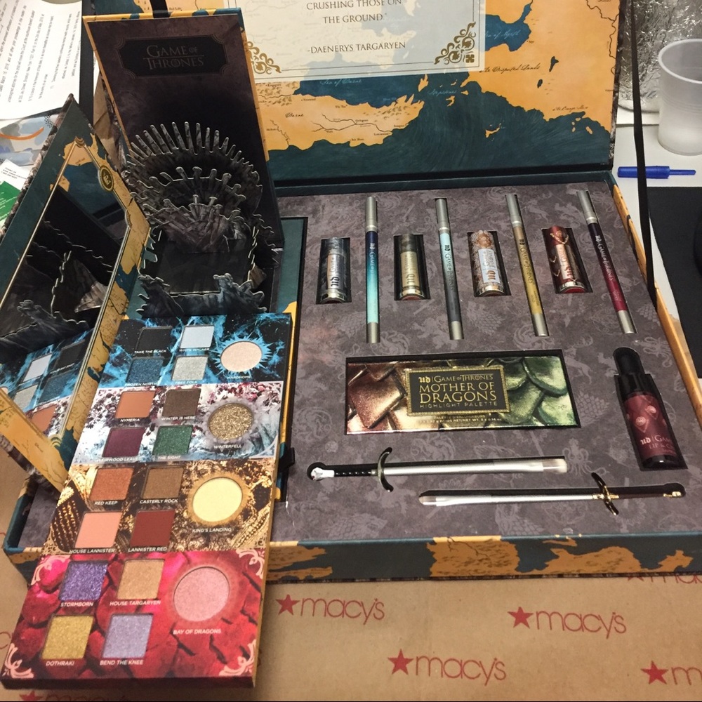 Urban Decay GoT Vault.  💥PRICE FIRM!!!!!!!!💥 NEVER USED